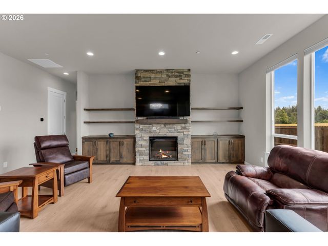 2401 E FOXTROT St, La Center, WA 98629
