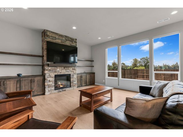 2401 E FOXTROT St, La Center, WA 98629