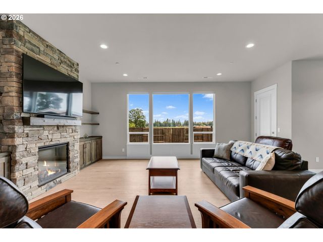 2401 E FOXTROT St, La Center, WA 98629