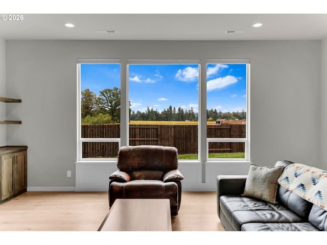 2401 E FOXTROT St, La Center, WA 98629