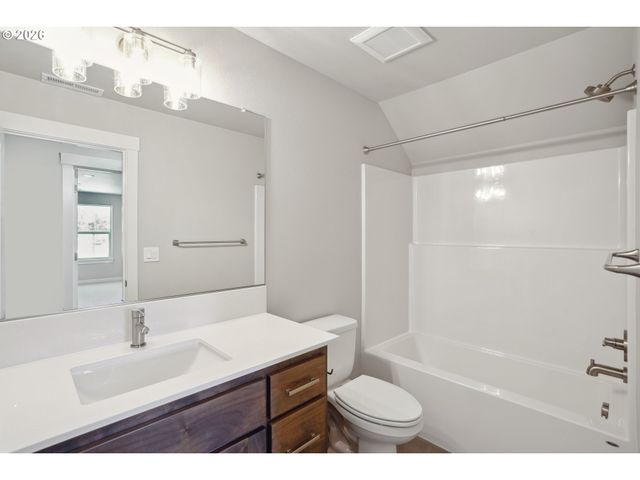 2401 E FOXTROT St, La Center, WA 98629