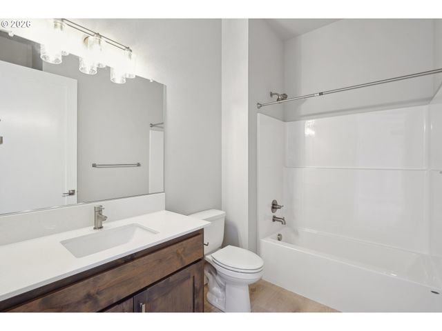 2401 E FOXTROT St, La Center, WA 98629