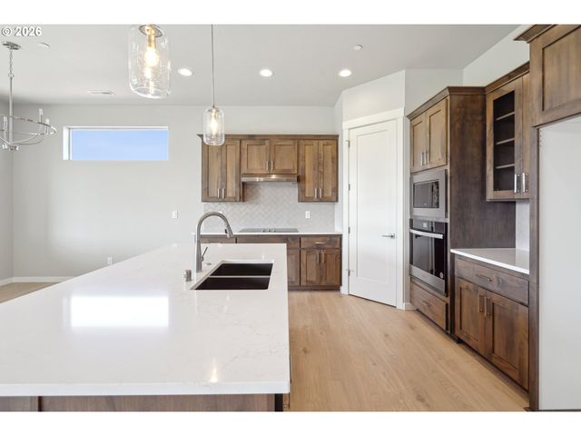 2401 E FOXTROT St, La Center, WA 98629