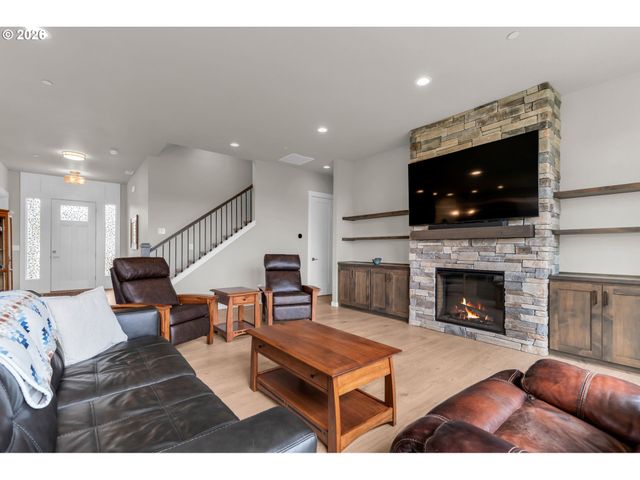 2401 E FOXTROT St, La Center, WA 98629