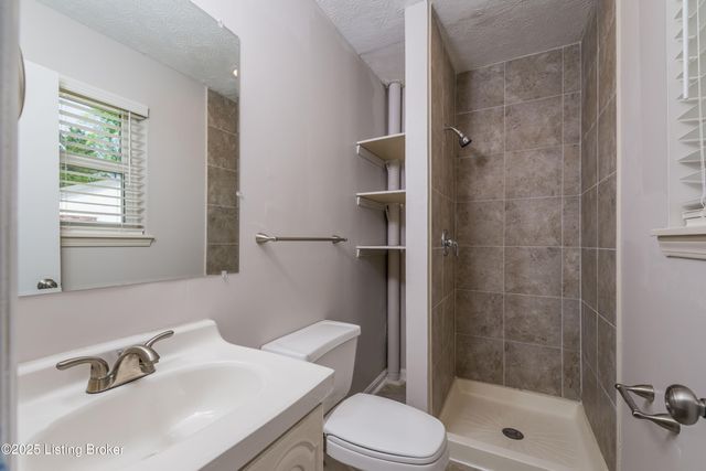 6703 El Rancho Rd, Louisville, KY 40291