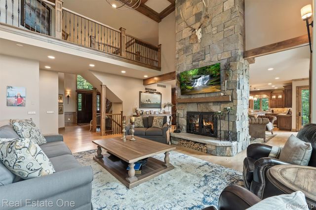 7181 Hillside Drive, Independence Charter Township, MI 48346