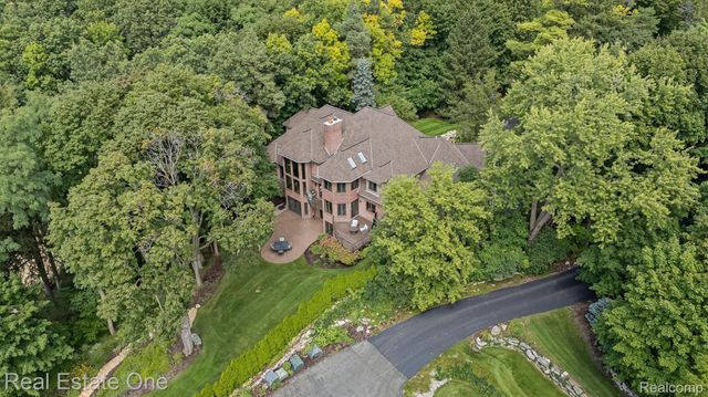 7181 Hillside Drive, Independence Charter Township, MI 48346