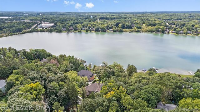 7181 Hillside Drive, Independence Charter Township, MI 48346