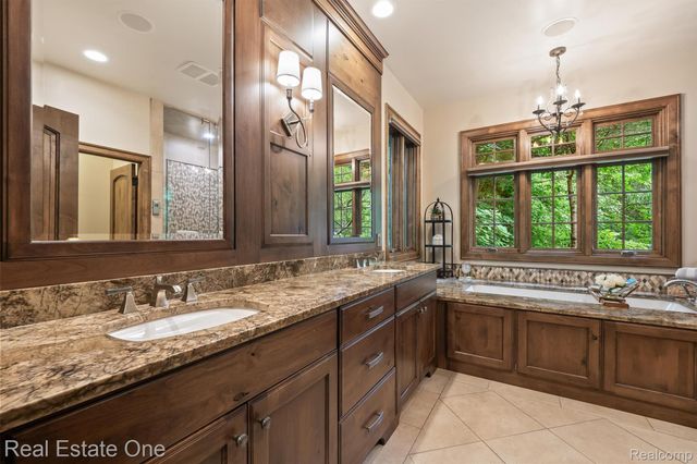 7181 Hillside Drive, Independence Charter Township, MI 48346