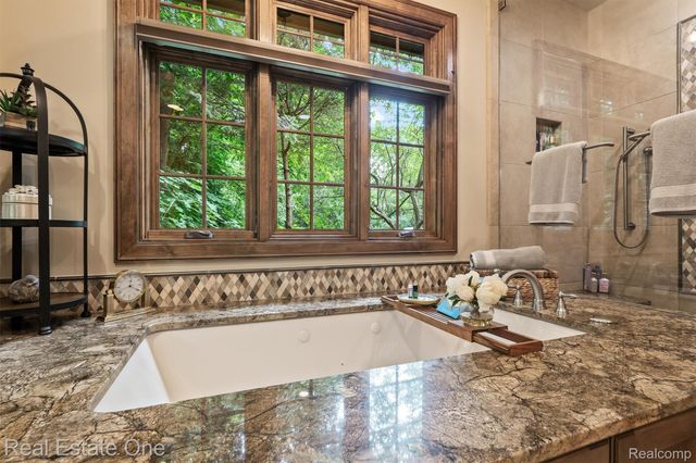 7181 Hillside Drive, Independence Charter Township, MI 48346