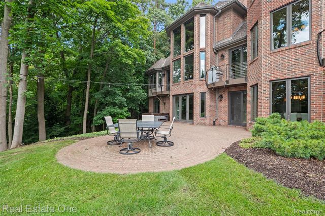 7181 Hillside Drive, Independence Charter Township, MI 48346