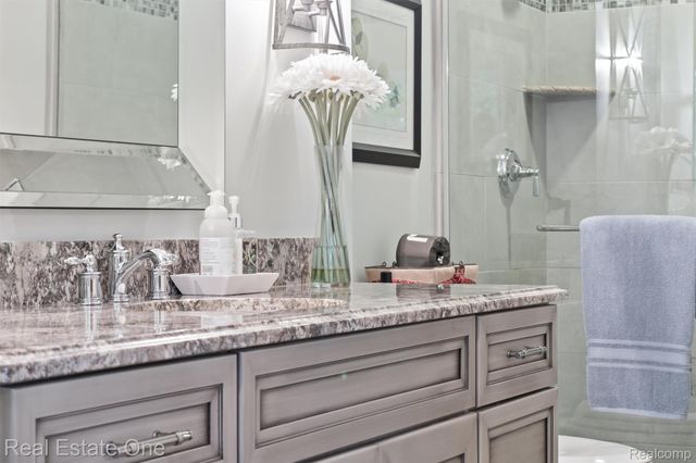 7181 Hillside Drive, Independence Charter Township, MI 48346