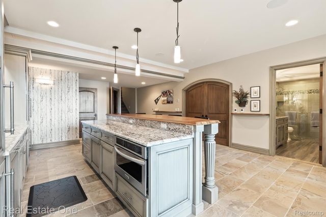 7181 Hillside Drive, Independence Charter Township, MI 48346