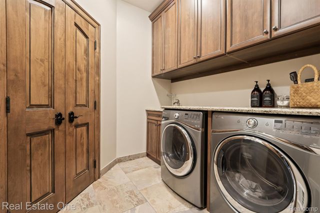 7181 Hillside Drive, Independence Charter Township, MI 48346