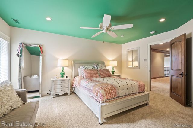 7181 Hillside Drive, Independence Charter Township, MI 48346