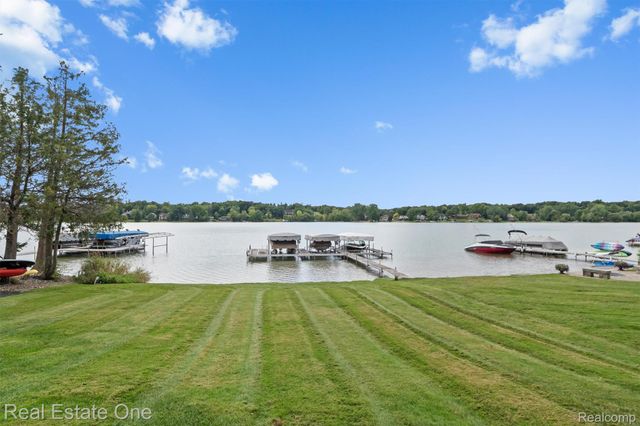 7181 Hillside Drive, Independence Charter Township, MI 48346