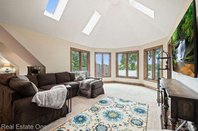 7181 Hillside Drive, Independence Charter Township, MI 48346