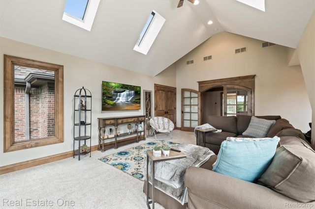 7181 Hillside Drive, Independence Charter Township, MI 48346