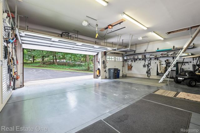 7181 Hillside Drive, Independence Charter Township, MI 48346