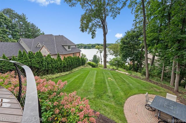 7181 Hillside Drive, Independence Charter Township, MI 48346