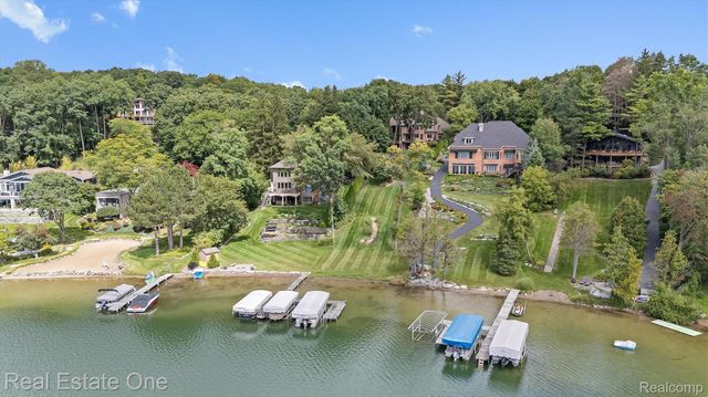 7181 Hillside Drive, Independence Charter Township, MI 48346