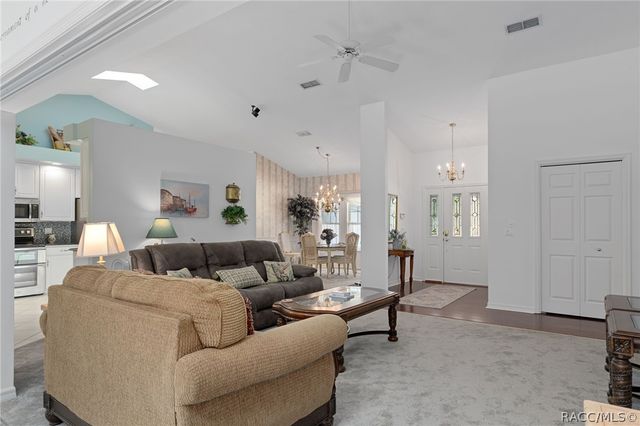 43 Linder Circle, Homosassa, FL 34446