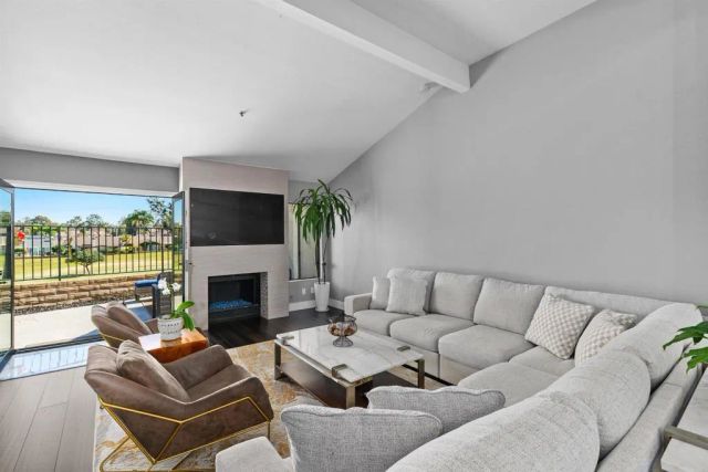 1922 Spyglass Circle, Vista, CA 92081