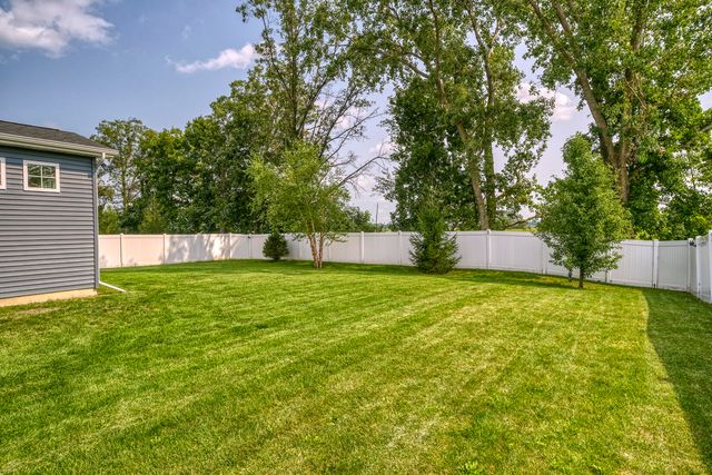9193 Madigan Avenue, Cedar Lake, IN 46303