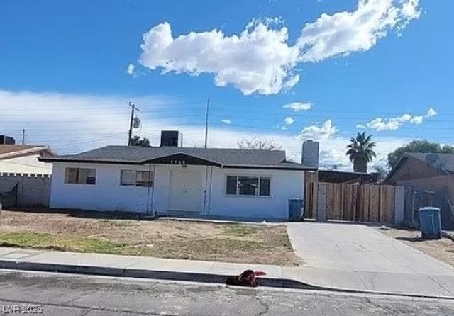 3749 Ponderosa Avenue, Las Vegas, NV 89115