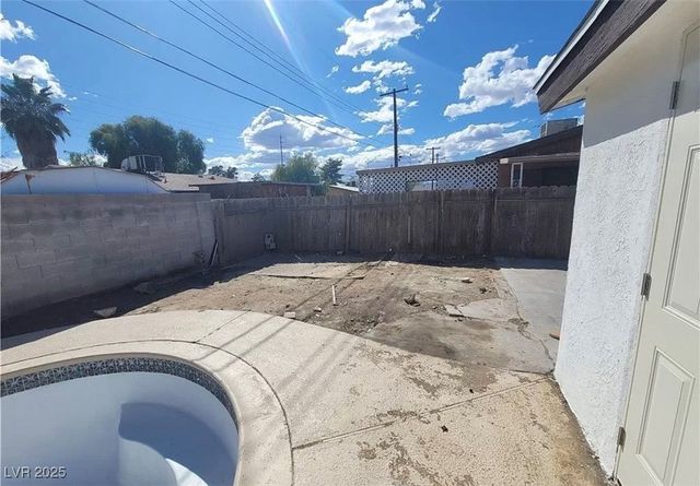 3749 Ponderosa Avenue, Las Vegas, NV 89115