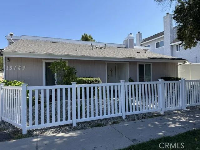 15149 Victory Boulevard, Van Nuys, CA 91411