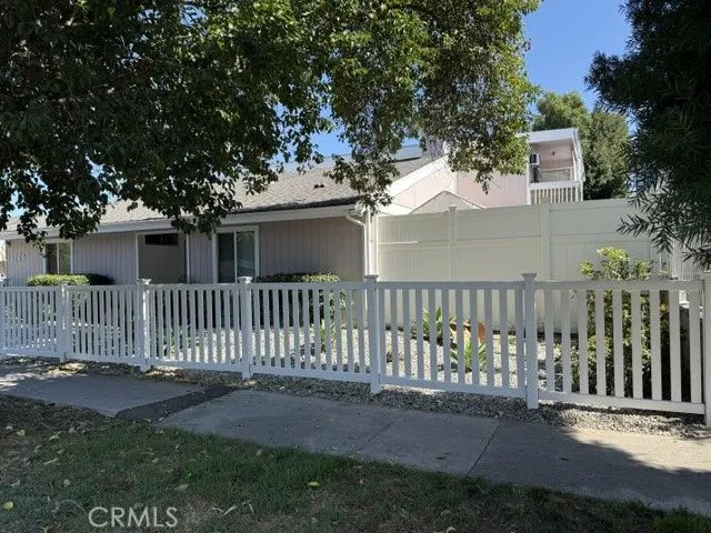 15149 Victory Boulevard, Van Nuys, CA 91411