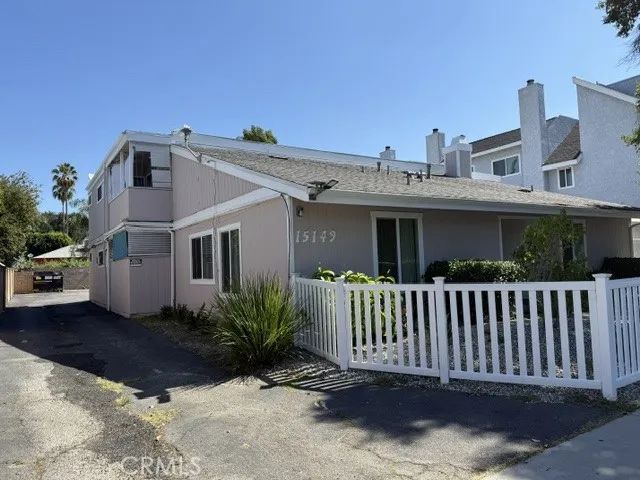 15149 Victory Boulevard, Van Nuys, CA 91411