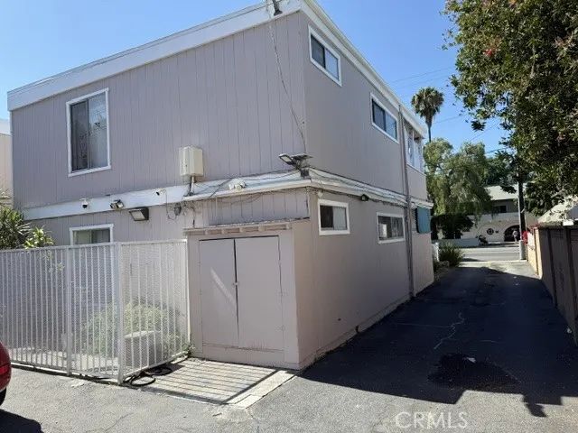 15149 Victory Boulevard, Van Nuys, CA 91411