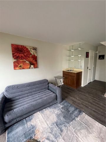 10215 Variel, Chatsworth, CA 91311