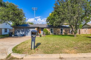 3719 French Wood Drive, Arlington, TX 76016