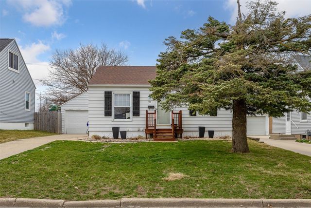 735 30th Street SE, Cedar Rapids, IA 52403