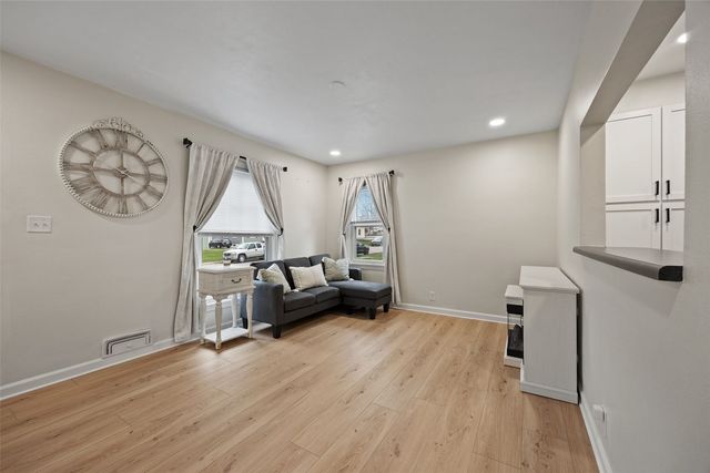 735 30th Street SE, Cedar Rapids, IA 52403