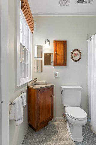 2 Lenwood Boulevard, Charleston, SC 29401