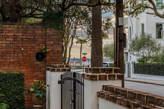 2 Lenwood Boulevard, Charleston, SC 29401