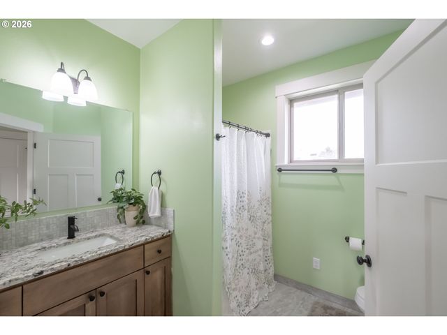 41 Fern St, Gleneden Beach, OR 97388