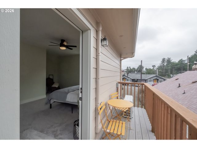 41 Fern St, Gleneden Beach, OR 97388