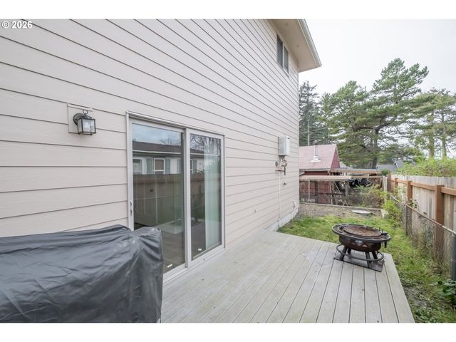 41 Fern St, Gleneden Beach, OR 97388