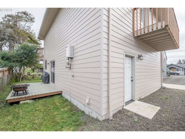 41 Fern St, Gleneden Beach, OR 97388