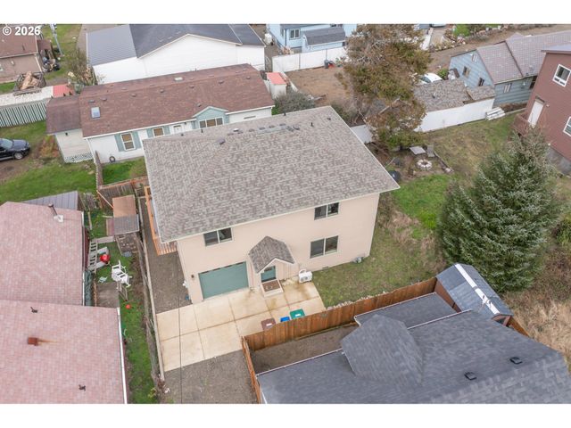 41 Fern St, Gleneden Beach, OR 97388