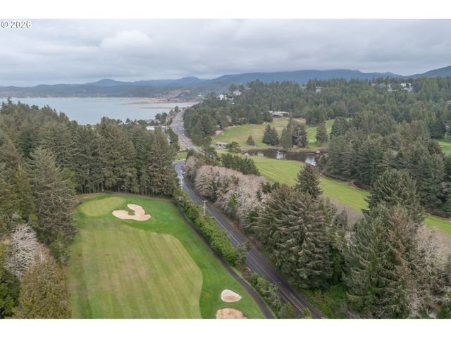 41 Fern St, Gleneden Beach, OR 97388