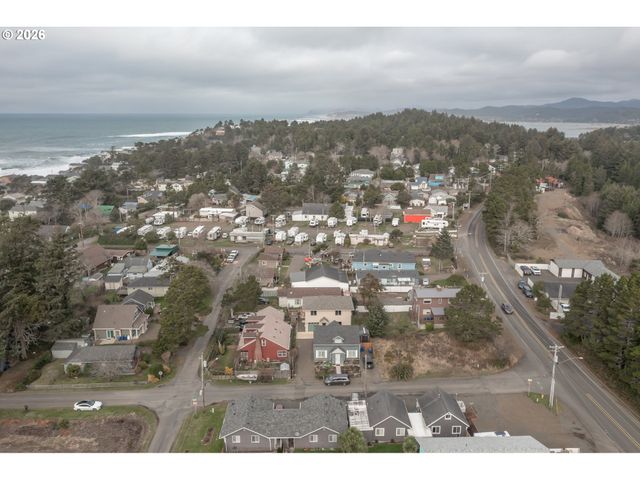 41 Fern St, Gleneden Beach, OR 97388
