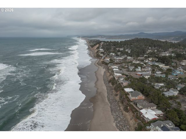 41 Fern St, Gleneden Beach, OR 97388