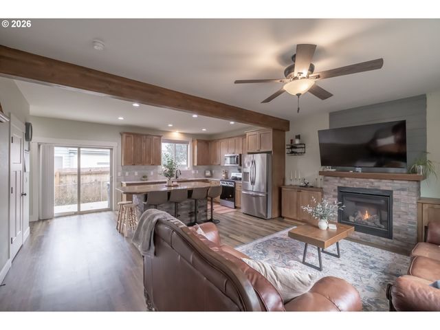 41 Fern St, Gleneden Beach, OR 97388