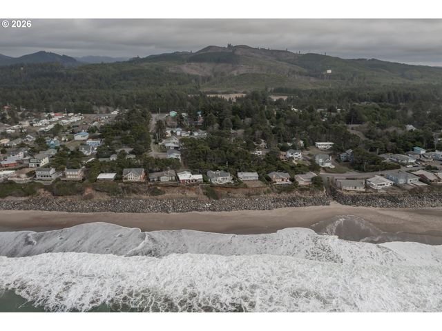41 Fern St, Gleneden Beach, OR 97388